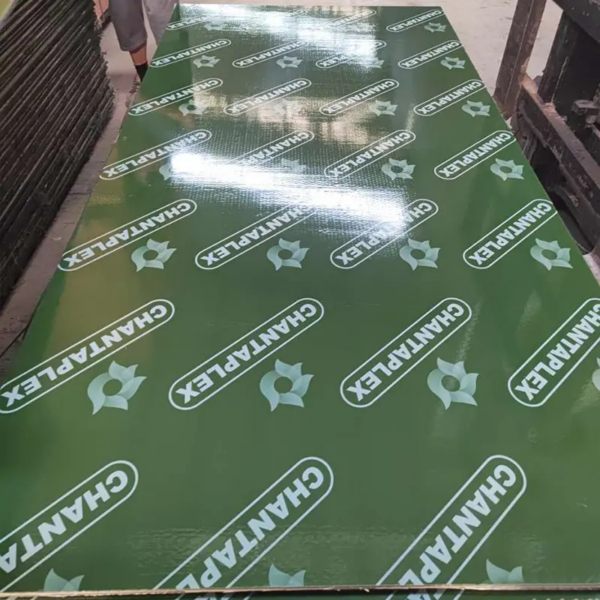 Green Film Faced Plywood - Image 3